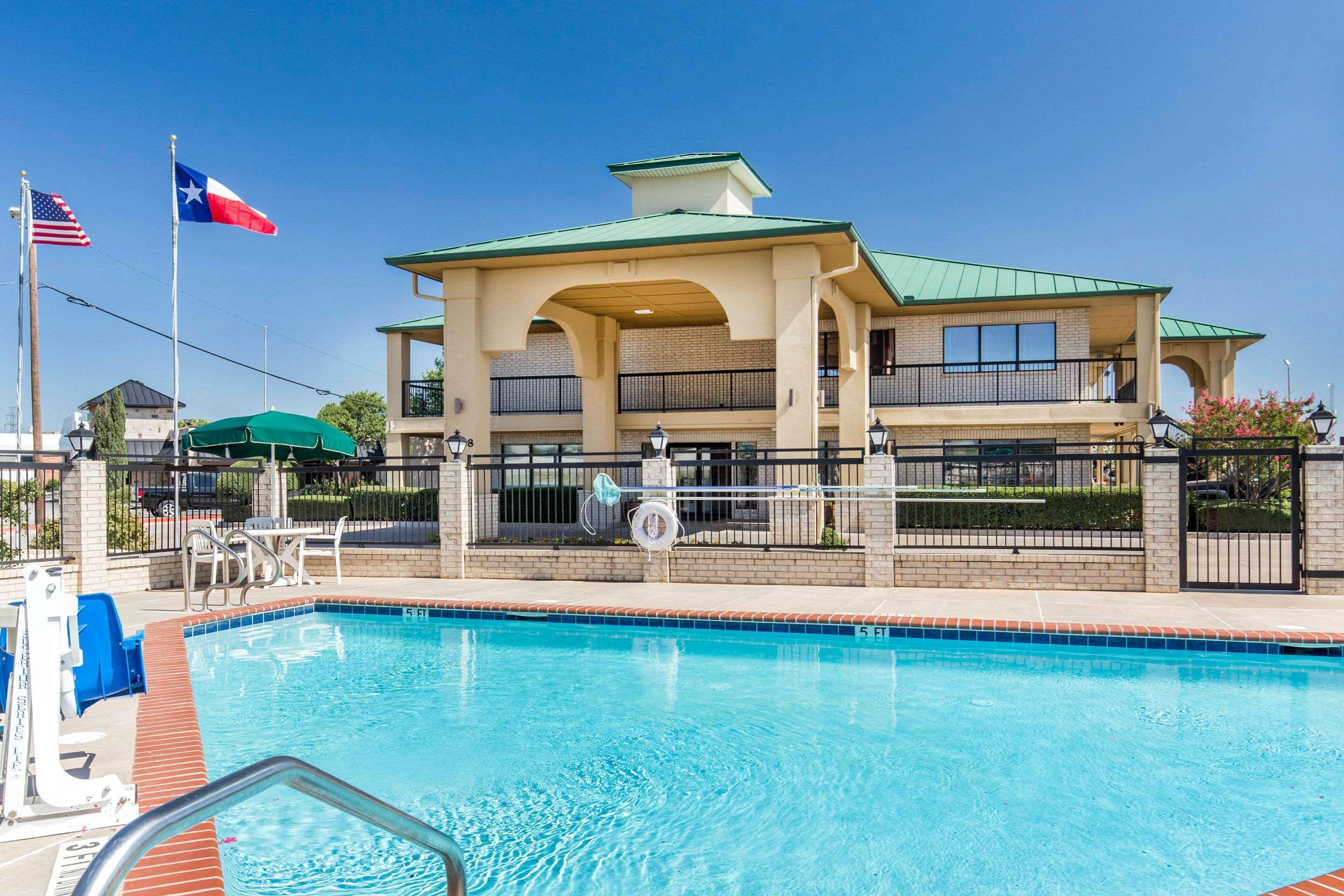 Quality Inn & Suites Abilene Bagian luar foto