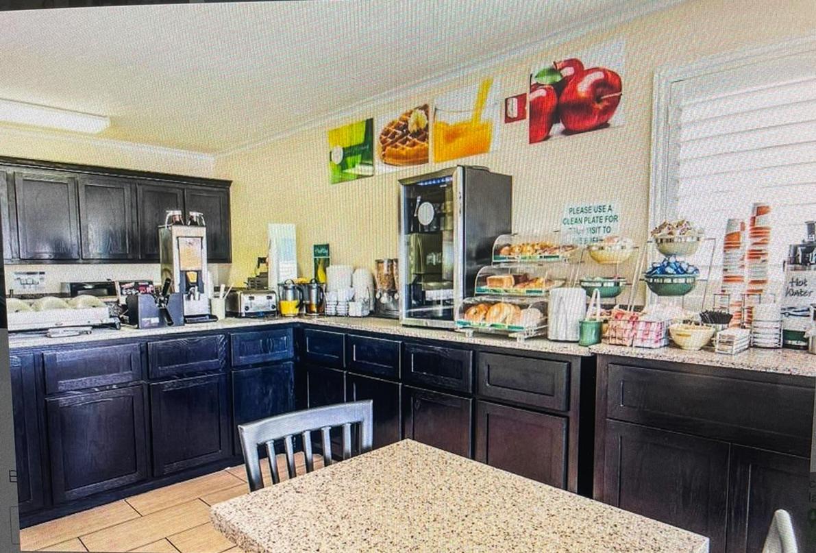 Quality Inn & Suites Abilene Bagian luar foto