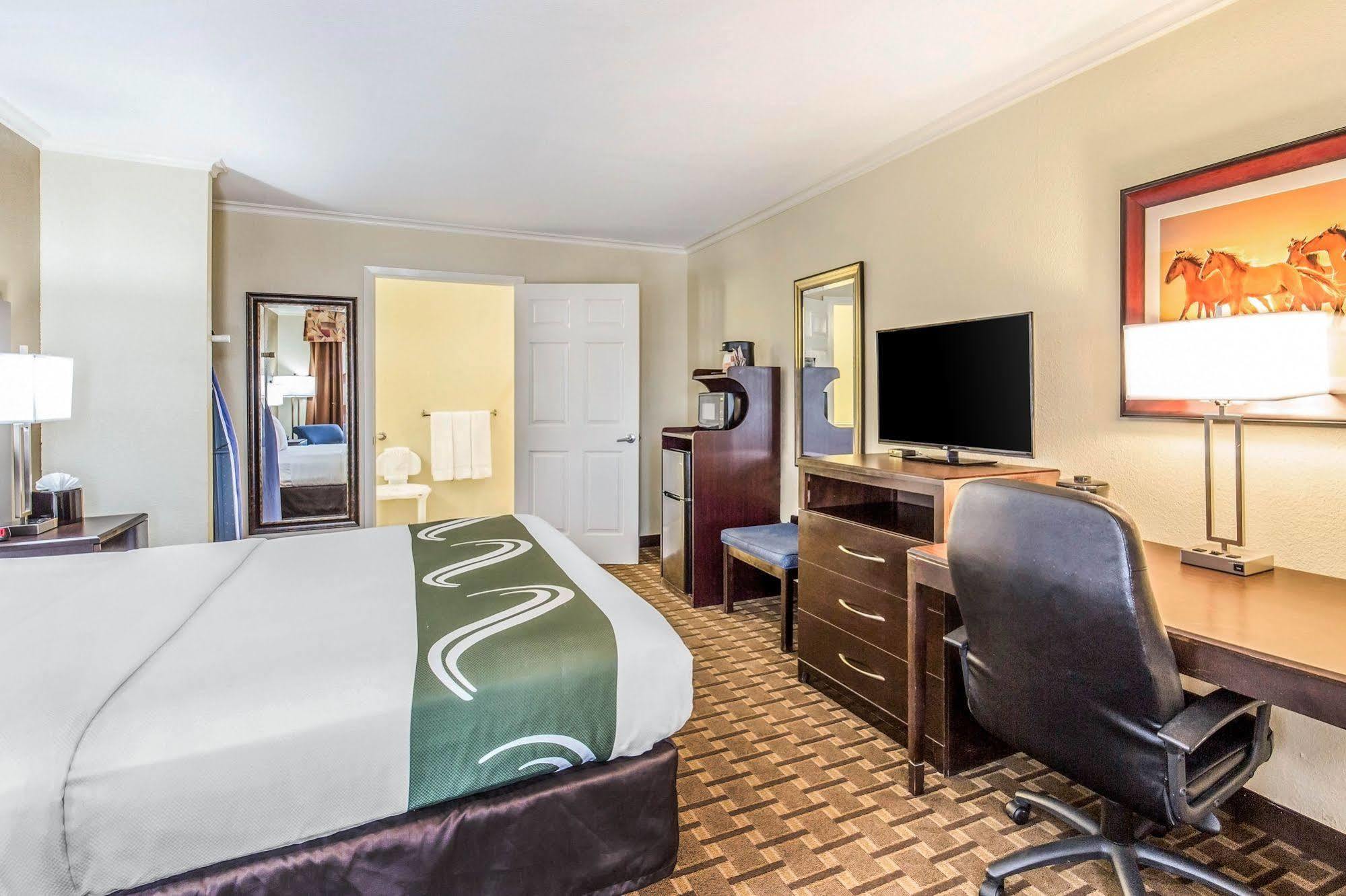 Quality Inn & Suites Abilene Bagian luar foto