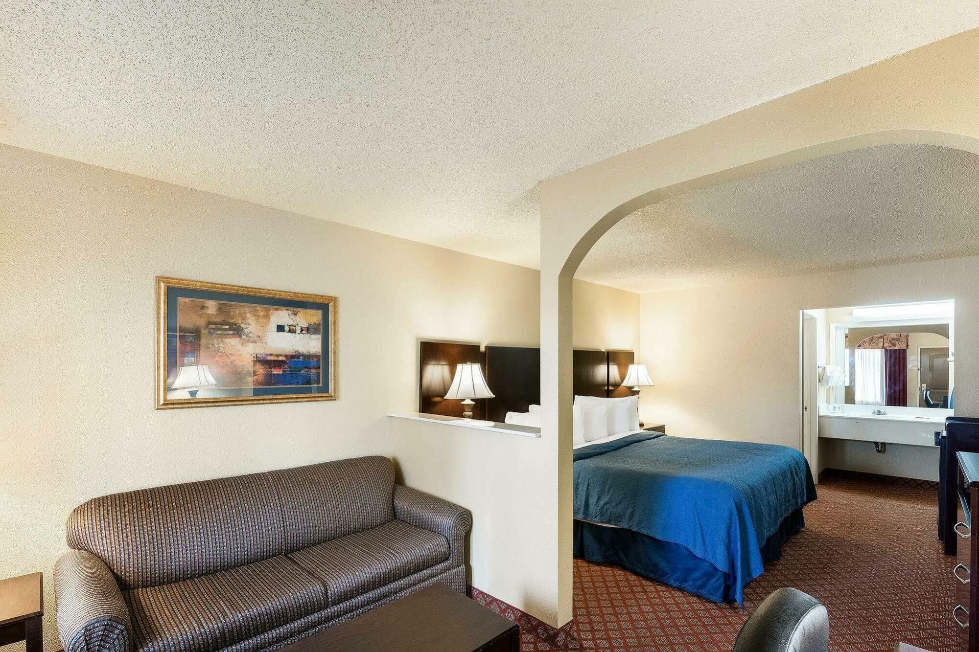 Quality Inn & Suites Abilene Bagian luar foto