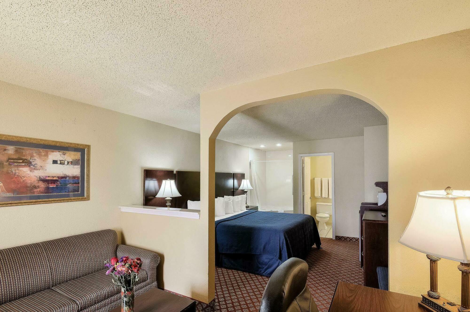 Quality Inn & Suites Abilene Bagian luar foto